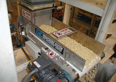 Weighfeeder for Nuts